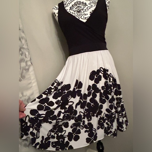 NWT dress from Le Chateau - Picture 7 of 10